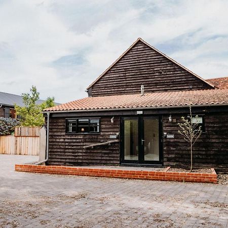 Creeksea Place Barns Burnham-on-Crouch Exterior photo