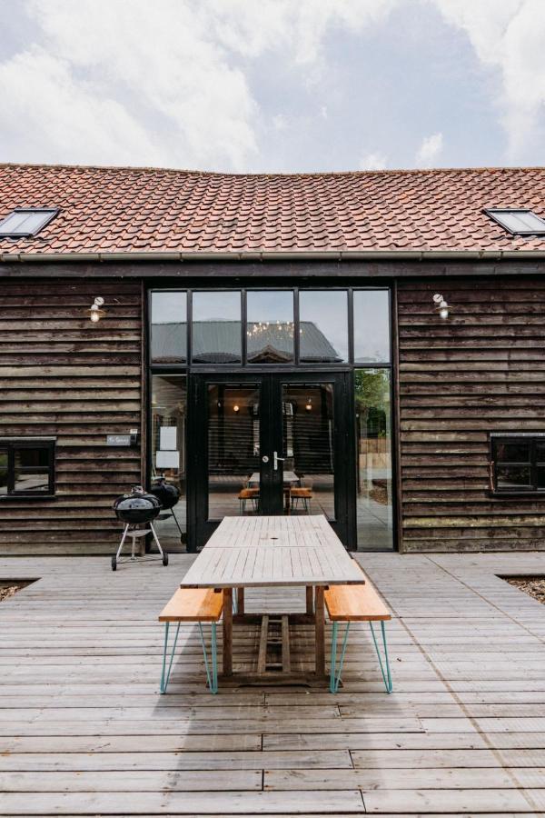 Creeksea Place Barns Burnham-on-Crouch Exterior photo