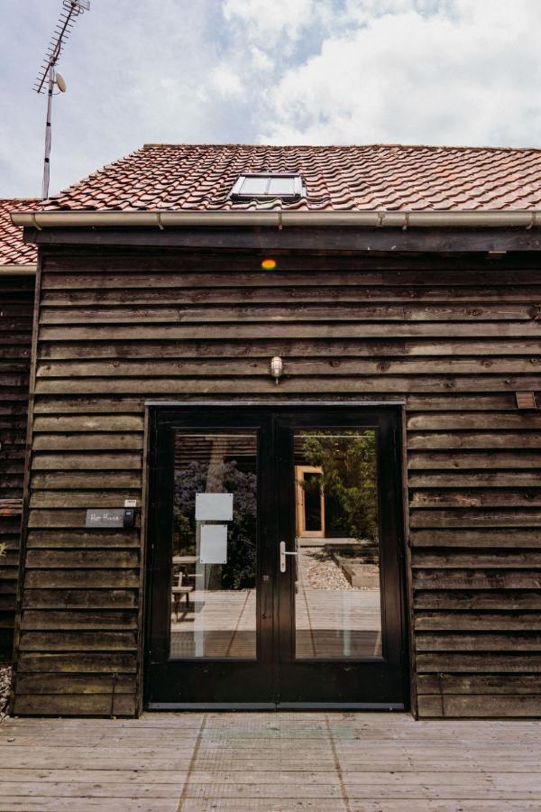 Creeksea Place Barns Burnham-on-Crouch Exterior photo
